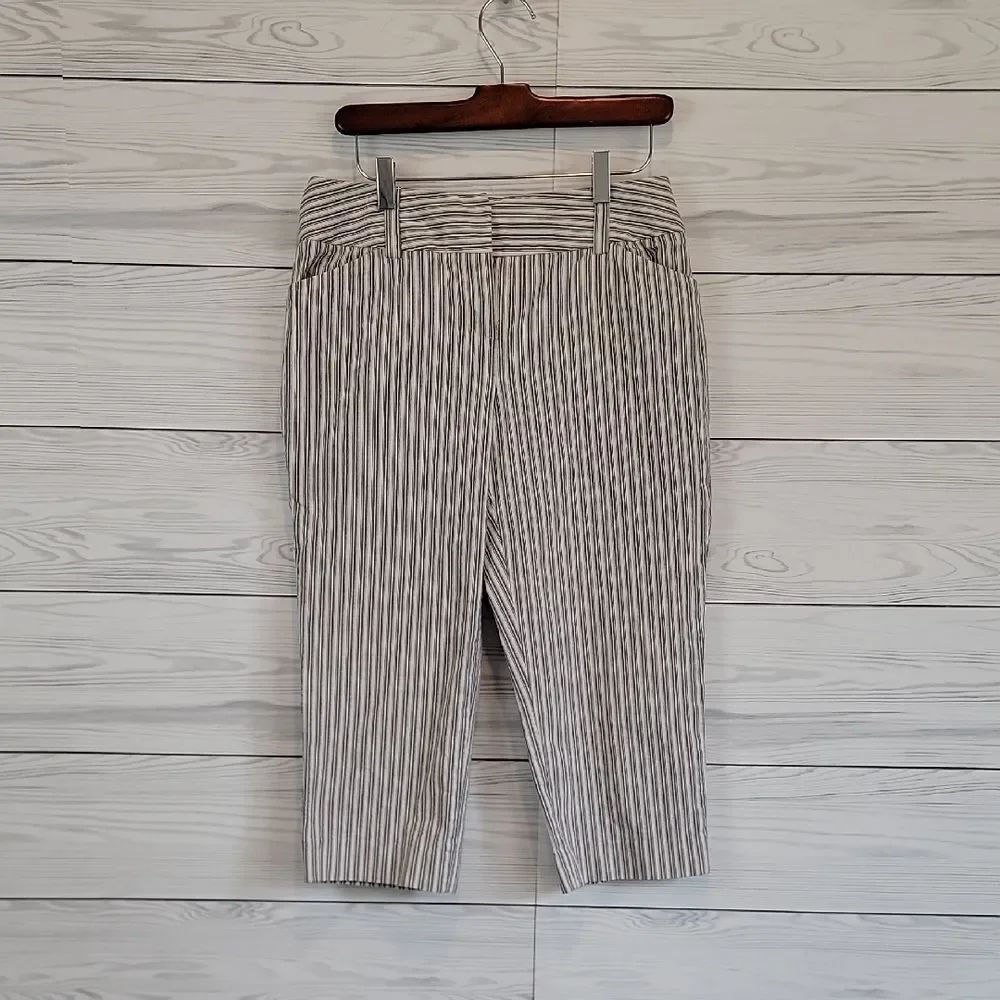 Nine West Gray and White Striped Capris Casual Pants Womens Size 6